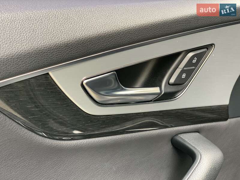 Позашляховик / Кросовер Audi Q7 2015 в Львові