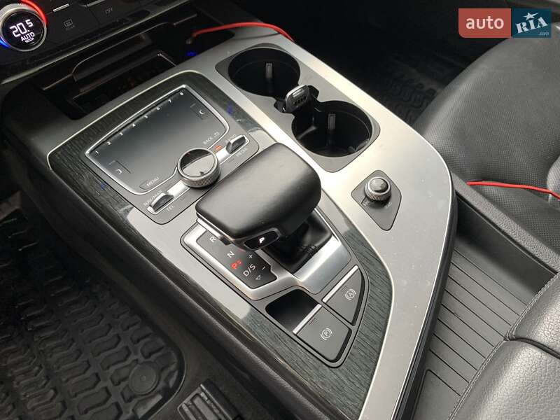 Позашляховик / Кросовер Audi Q7 2015 в Львові