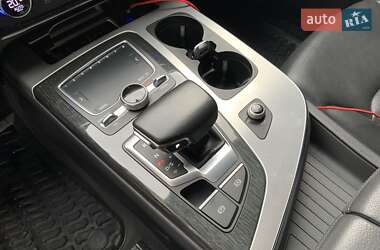 Внедорожник / Кроссовер Audi Q7 2015 в 