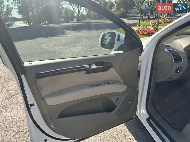 Внедорожник / Кроссовер Audi Q7 2010 в Кременчуге