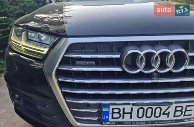 Позашляховик / Кросовер Audi Q7 2018 в 