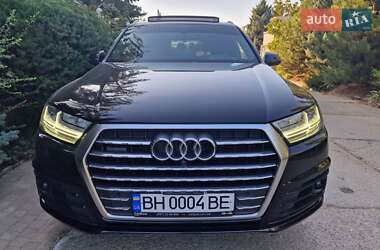 Позашляховик / Кросовер Audi Q7 2018 в 