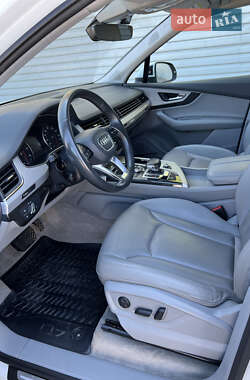 Внедорожник / Кроссовер Audi Q7 2018 в 