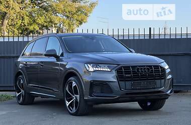 Позашляховик / Кросовер Audi Q7 2019 в 