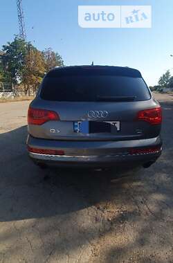 Внедорожник / Кроссовер Audi Q7 2011 в 
