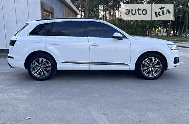 Внедорожник / Кроссовер Audi Q7 2017 в 