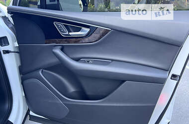 Внедорожник / Кроссовер Audi Q7 2017 в 