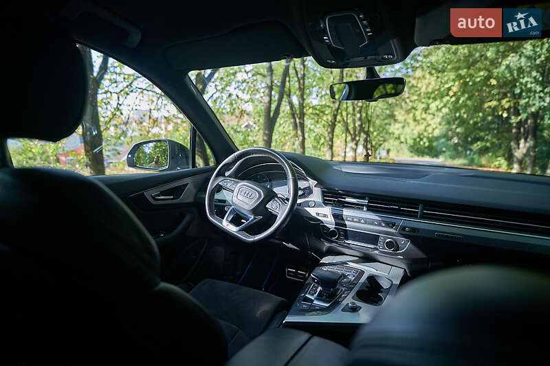Внедорожник / Кроссовер Audi Q7 2016 в Хмельницком