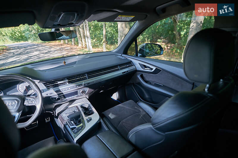 Внедорожник / Кроссовер Audi Q7 2016 в Хмельницком
