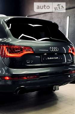 Внедорожник / Кроссовер Audi Q7 2014 в 