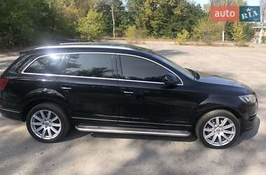 Позашляховик / Кросовер Audi Q7 2015 в 
