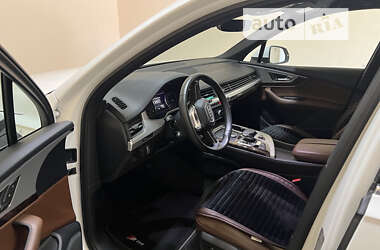 Внедорожник / Кроссовер Audi Q7 2017 в 