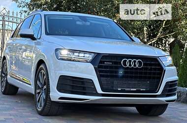 Позашляховик / Кросовер Audi Q7 2017 в 