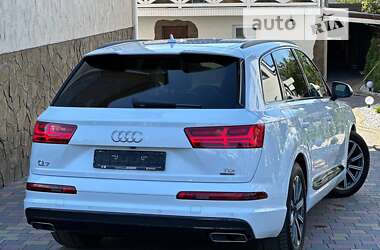 Позашляховик / Кросовер Audi Q7 2017 в 