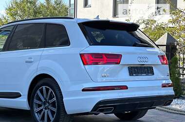 Позашляховик / Кросовер Audi Q7 2017 в 