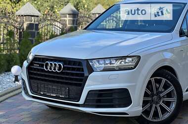 Позашляховик / Кросовер Audi Q7 2017 в 