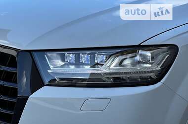 Позашляховик / Кросовер Audi Q7 2017 в 