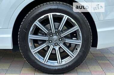 Позашляховик / Кросовер Audi Q7 2017 в 