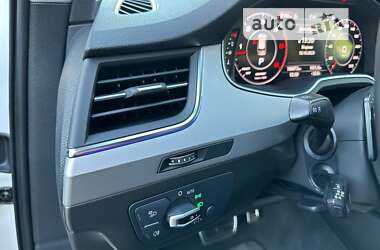 Позашляховик / Кросовер Audi Q7 2017 в 