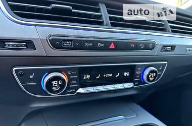 Позашляховик / Кросовер Audi Q7 2017 в 