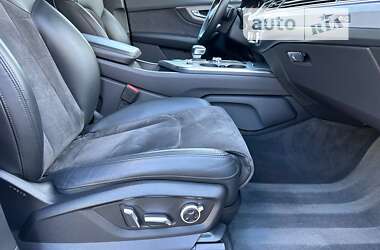 Позашляховик / Кросовер Audi Q7 2017 в 