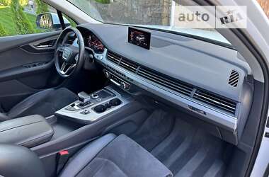 Позашляховик / Кросовер Audi Q7 2017 в 