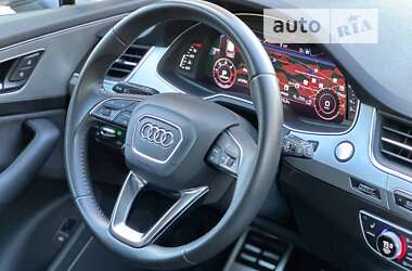 Позашляховик / Кросовер Audi Q7 2017 в 