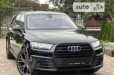 Позашляховик / Кросовер Audi Q7 2017 в 