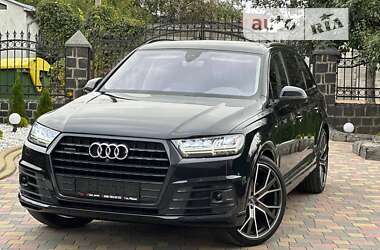 Позашляховик / Кросовер Audi Q7 2017 в 