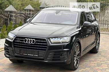 Позашляховик / Кросовер Audi Q7 2017 в 