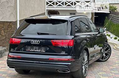 Позашляховик / Кросовер Audi Q7 2017 в 