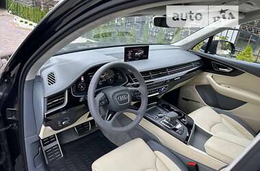 Позашляховик / Кросовер Audi Q7 2017 в 