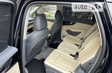 Позашляховик / Кросовер Audi Q7 2017 в 