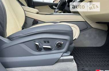 Позашляховик / Кросовер Audi Q7 2017 в 