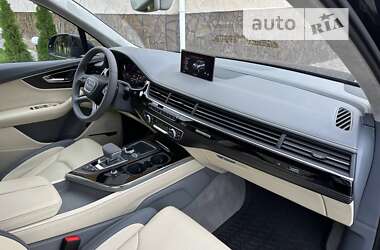 Позашляховик / Кросовер Audi Q7 2017 в 