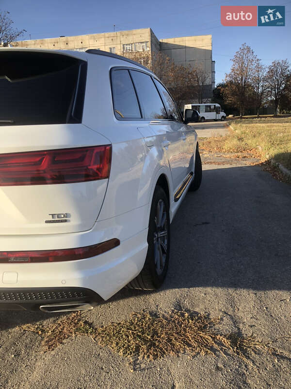 Внедорожник / Кроссовер Audi Q7 2016 в Лозовой