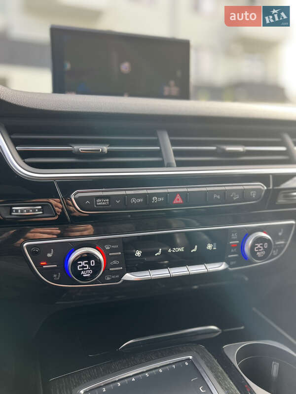 Внедорожник / Кроссовер Audi Q7 2016 в Ужгороде