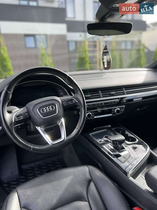 Внедорожник / Кроссовер Audi Q7 2016 в Ужгороде