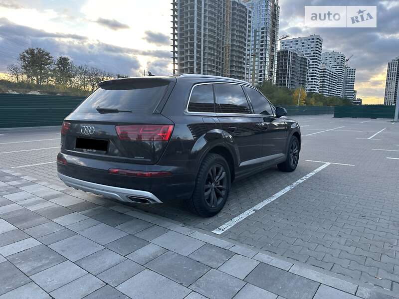 Внедорожник / Кроссовер Audi Q7 2019 в Киеве