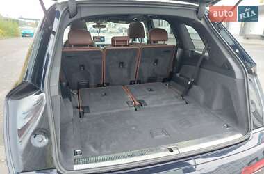 Внедорожник / Кроссовер Audi Q7 2016 в 