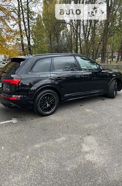 Внедорожник / Кроссовер Audi Q7 2021 в Киеве