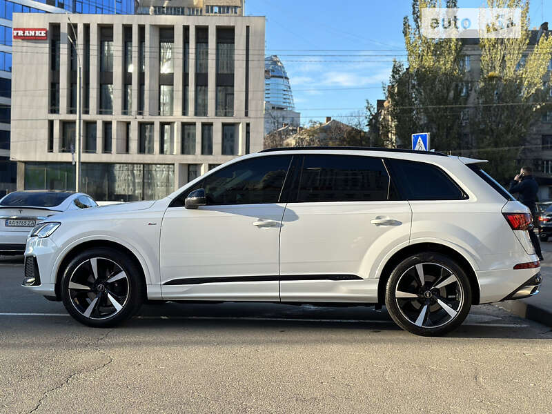 Позашляховик / Кросовер Audi Q7 2023 в Києві