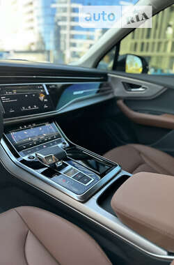 Внедорожник / Кроссовер Audi Q7 2023 в 