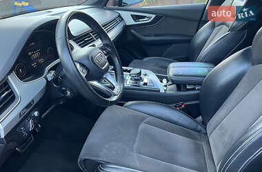 Внедорожник / Кроссовер Audi Q7 2016 в 