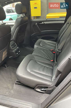 Внедорожник / Кроссовер Audi Q7 2014 в 
