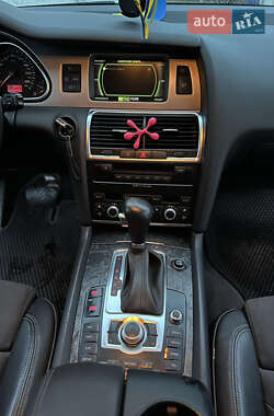 Внедорожник / Кроссовер Audi Q7 2009 в 
