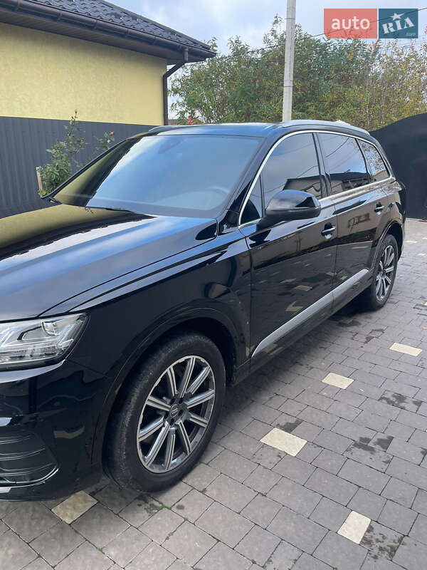 Внедорожник / Кроссовер Audi Q7 2017 в Ужгороде