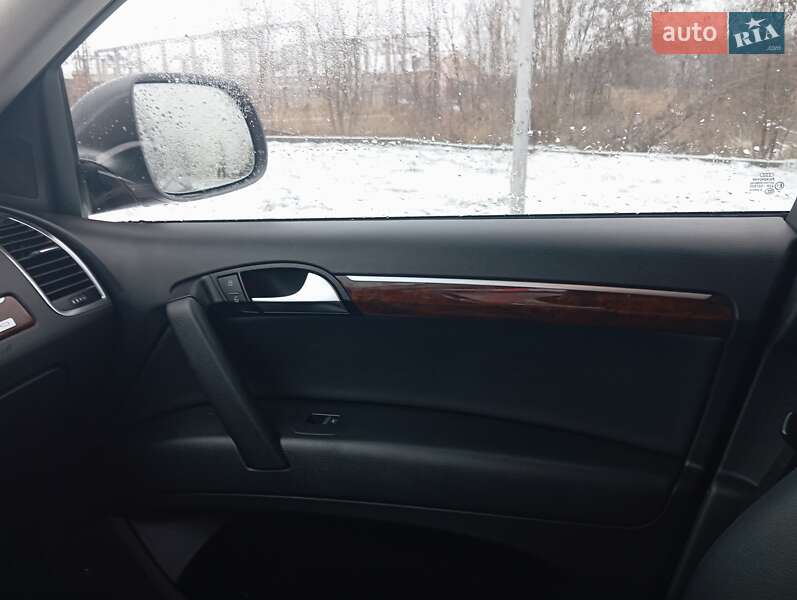 Внедорожник / Кроссовер Audi Q7 2011 в Нововолынске