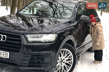 Внедорожник / Кроссовер Audi Q7 2016 в 