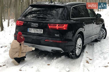 Внедорожник / Кроссовер Audi Q7 2016 в 